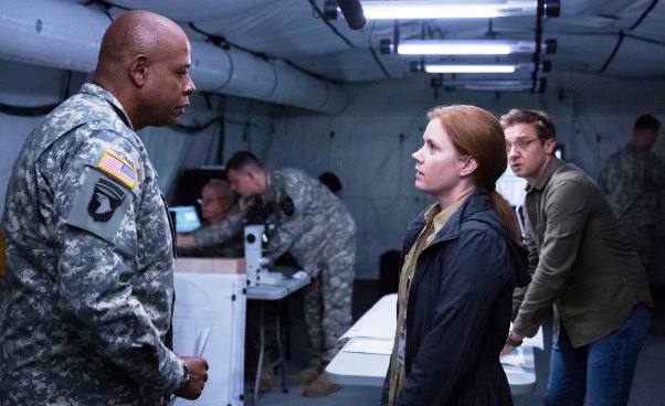 Recenzja filmu Nowy początek thriller science fiction dramat Amy Adams Jeremy Renner Forest Whitaker