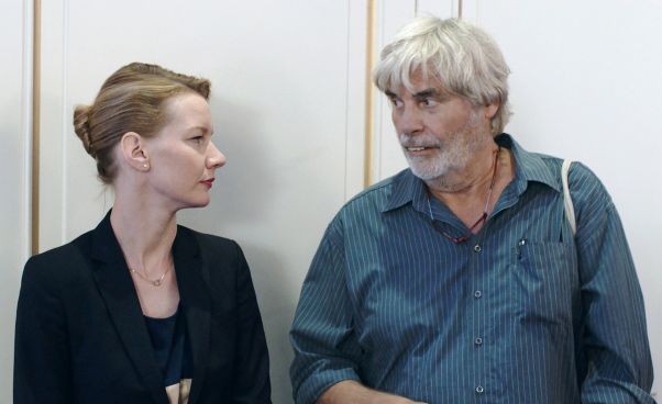 Toni Erdmann śmieszny dobry film komedia o córce i ojcu Recenzja Opinie Polecane komediodramat